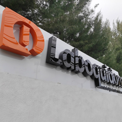 Letrero_acrilico_Laboquidom